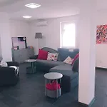 Ruhiges Mit Viel Platz Und Ladestation Fuer E-auto *