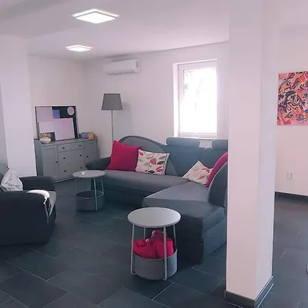 Ruhiges Mit Viel Platz Und Ladestation Für E-auto *