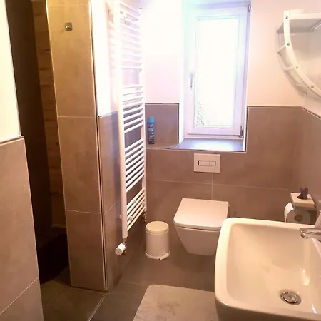 펜션 Ruhiges Mit Viel Platz Und Ladestation Fuer E-auto *